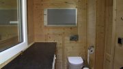 Kleines WC im Erdgeschoss mit Waschmaschine.jpeg
